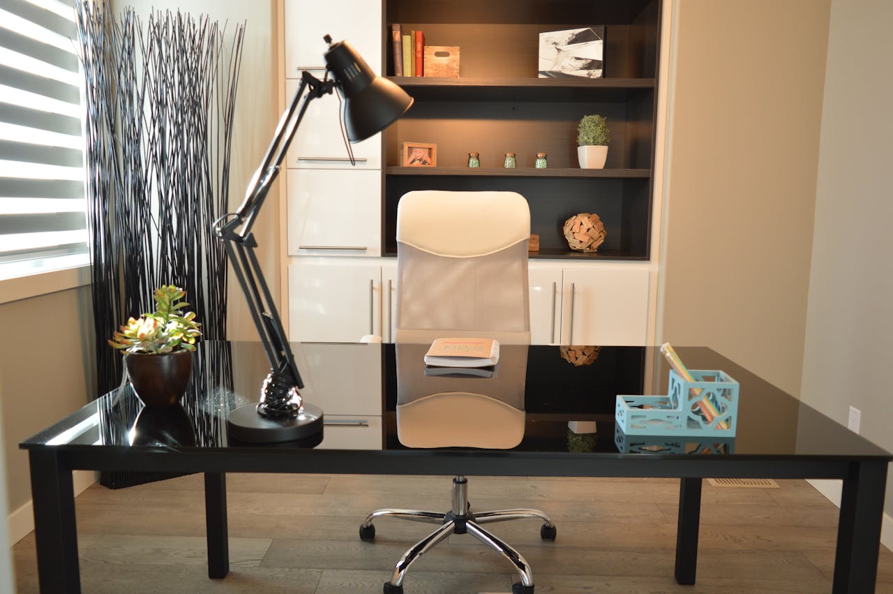 An image of a listed item. A lamp on a table.